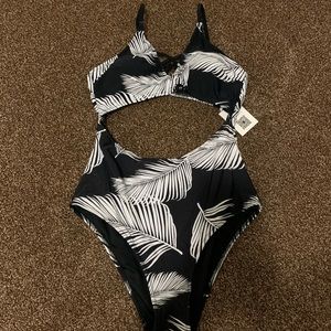 One piece swim suit